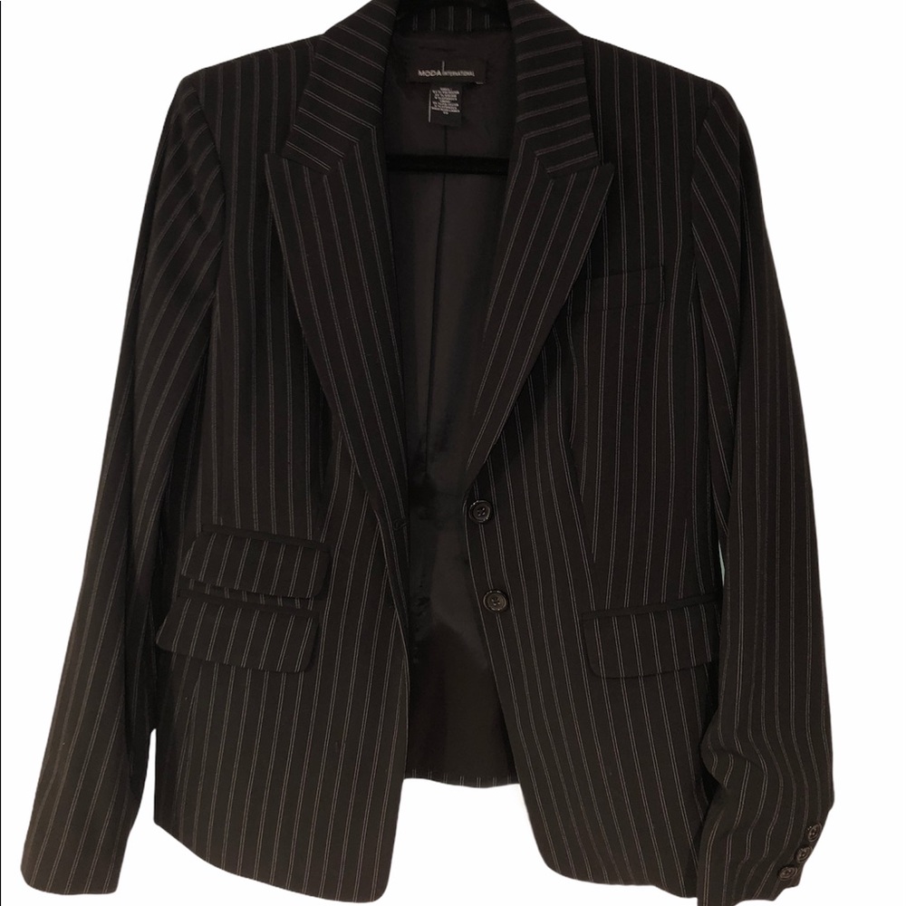 Moda Int’l skirt suit
